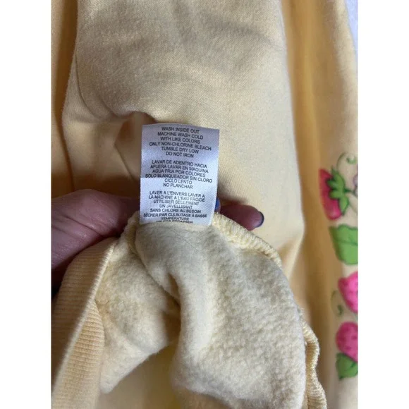 Strawberry Shortcake Graphic Crewneck Sweatshirt Yellow Sleeve Print Womens MD - Picture 6 of 8